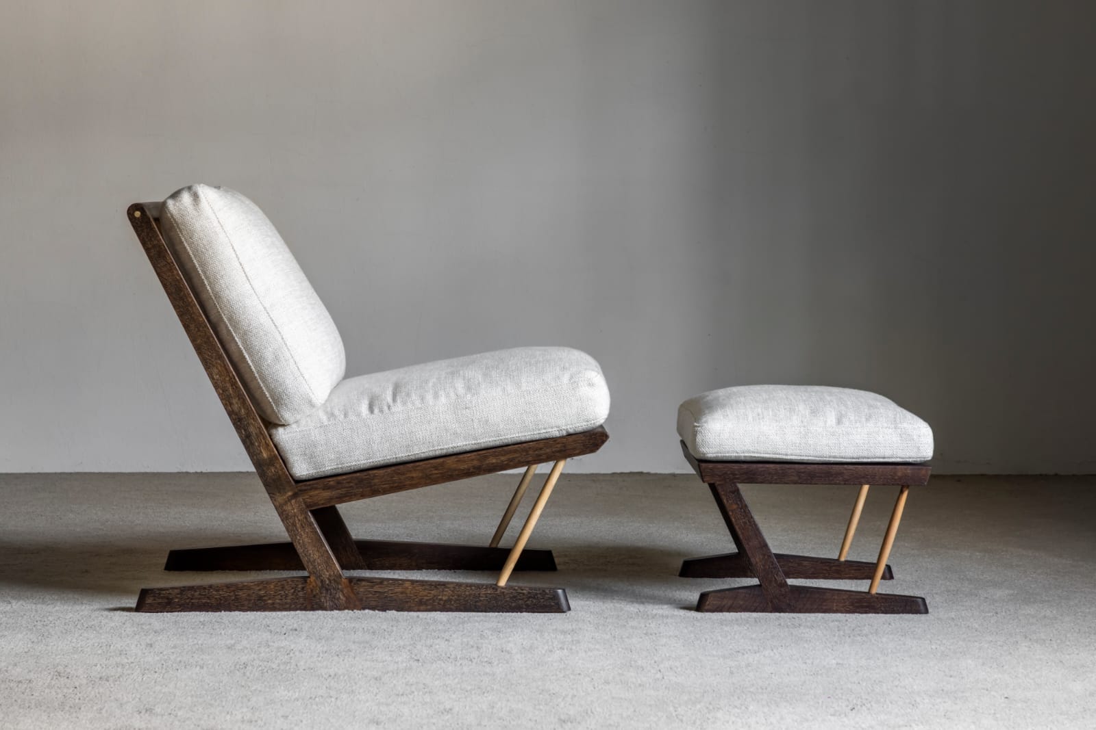 Omni lounge chair with ottoman